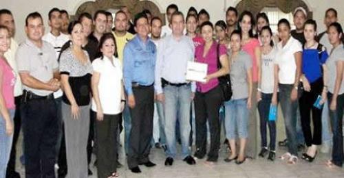 Apoya legislador a estudiantes de la UAT